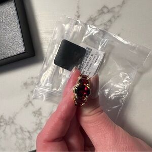 Ross Simon’s 4.5 ct garnet 18 kt gold ring